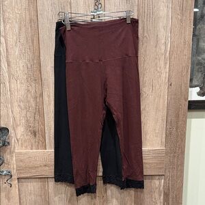 Angelrox Set of 2 cropped lace bottom Leggings